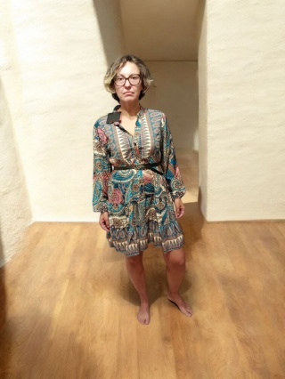 Morska sukienka w orientalnym wzorze